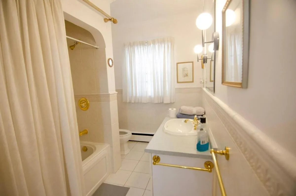 Entire House In Heart Of North York In The Nature Toronto Apartment